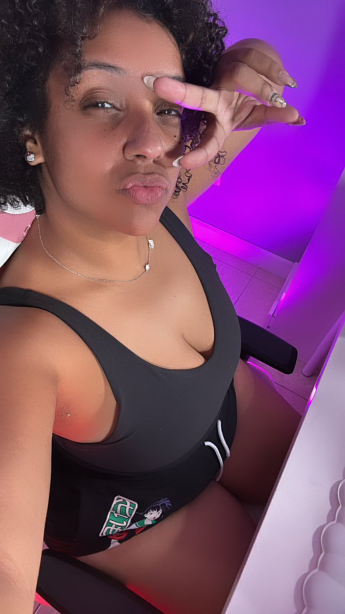 I think I am back come hang out with me 

kick.com/lizzthiz