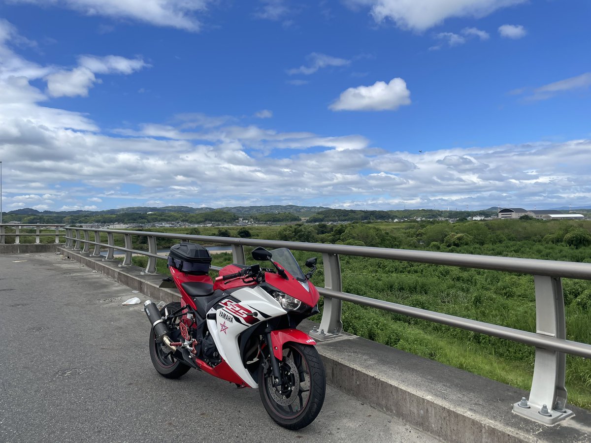 numgrapher's tweet photo. 久しぶりにツーリング☀️
空が広くて気持ち良かった😊

#YZF
#R25 https://t.co/4fhvRk38MU