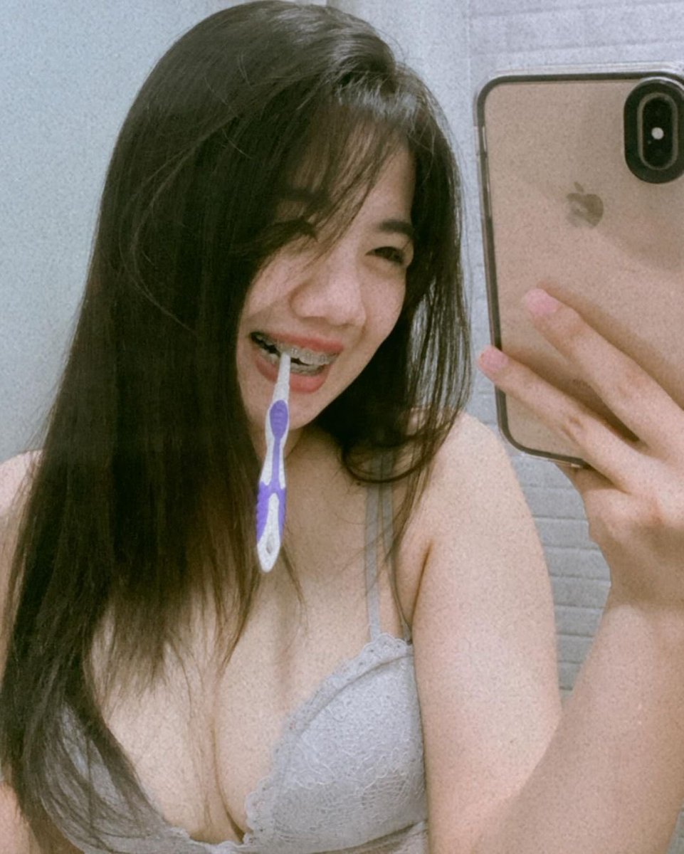 Sally011011's tweet photo. 晴天適合見面 雨天適合想念🥰我唔鍾意落雨天 但我鍾意落雨嘅聲 就好似我鍾意笑 但我好似唔快樂 落雨天又係週末 好悶🥱你哋有乜plan呀 搵我傾偈？like&amp; retweet&amp; follow&amp; #歡迎DM傾偈 #唔賣嘢 #單身自住 #落雨天好悶 #少淫 #週末 #hk #先like後retweet #留下follow我去睇你 https://t.co/Aqxi7jWF4n