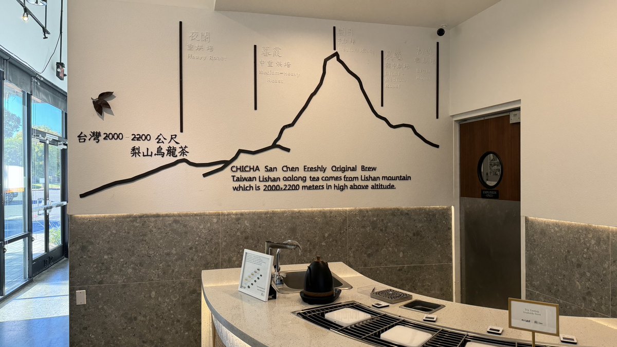 JessieLiangTV's tweet photo. Fine milk tea from Taiwan. Waiting time usually lasts around 20-30 minutes, but you can see the queue for your order. Currently, the shop is only in Cupertino.
源自台灣台中的奶茶店,吃茶三千,目前灣區僅有的Cupertino店,平均要等20-30分鐘🧋
#Food #ttea https://t.co/OhEMql3c1T