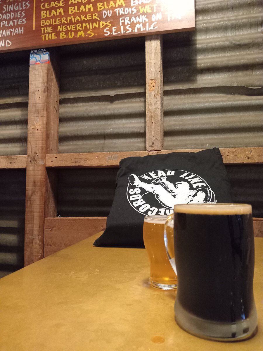 WoodOnWineNZ's tweet image. Dive bars rule. Especially Dive Bars with good beer. #LastPlace #LoveTheTron