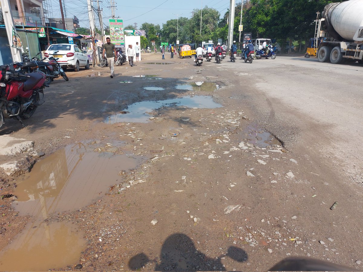 AnandKumarSR6's tweet photo. Another day, another broken road in #Bachupally. Potholes everywhere, making our daily commute a nightmare. It's frustrating to see how little is being done by our government. When will they take road safety seriously? We need action, not excuses. #FixOurRoads #AccountabilityNow https://t.co/gyLFbyp0YW
