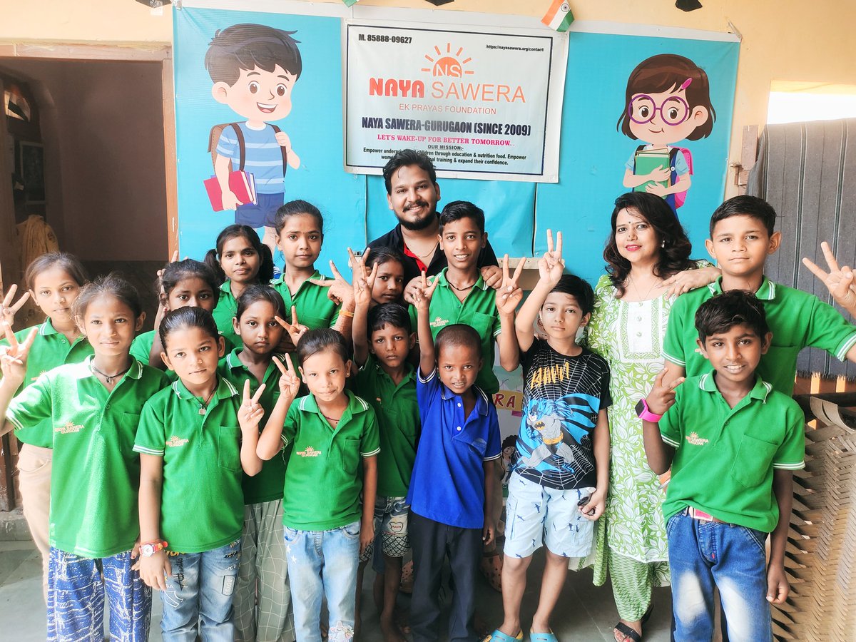 WVM1116486's tweet photo. ♻️Reduce-Reuse-Recycle♻️ "जरुरतमंद बच्चों को शिक्षा में सहयोग"
एकत्र हुई पुरानी किताबें/नोटबुक्स रिसाइक्लिंग के बदले 100 नई कॉपी का सहयोग *Naya Sawera NGO के बच्चों को #WVM टीम के द्वारा किया। @liondeepakkt @ZC_zenith @nishantyadavIAS @DC_Gurugram @DC_Gurugram @wecares4india https://t.co/cvcbaFKyFq