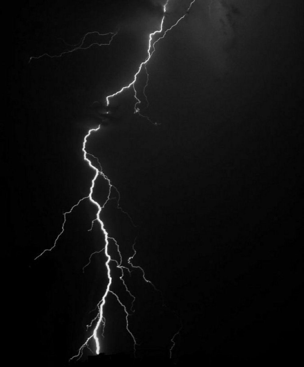 "الجوال سيف ذو حدين ! 

 الجهاز جهازك والرسائل رسائلك
والنشر نشرك والصحيفة صحيفة أعمالك فاختر لنفسك ما تريد!
 إما حسنات جاريةٌ لك
 وإما سيئآتٌ جاريةٌ عليك

فليس بعد الموت توبة
وما نشرته في حياتك ستجده في آخرتك ، إما برداً وسلاما وإما جمراً وعذابا
فاحذروا يا عباد الله
#نقاء_الورد