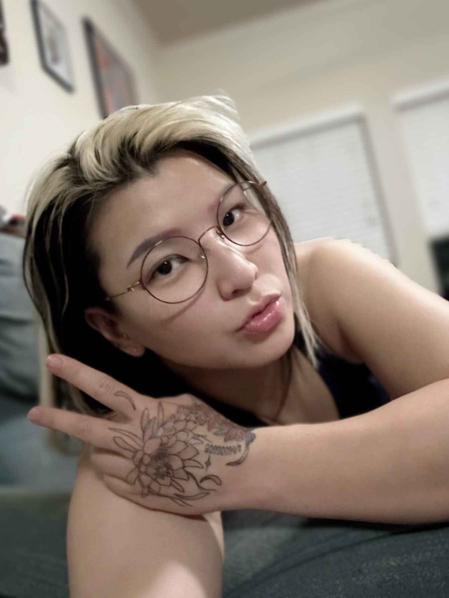 IconWhoShines's tweet image. This was seconds before @SheNeedsNoOne had me naked on the bed. 🥵