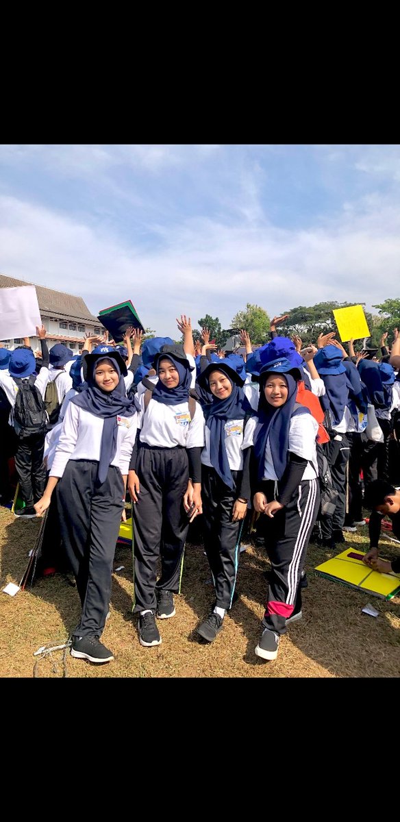 VinaHaniF tweet media