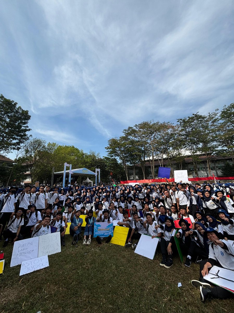 VinaHaniF tweet media