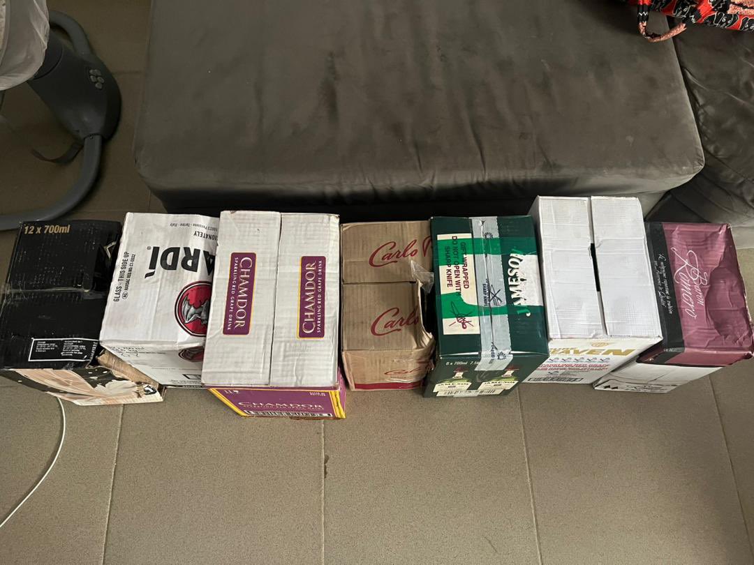 easydrinksNG's tweet photo. Just delivered

Baileys Original
Barcadi
Carlo Rossi
Baron Romero
Jameson
Pure Heaven
Chamdor fruit wine

@qhabeel @jon_d_doe @DrJoeAbah https://t.co/2EPVHPfrB7