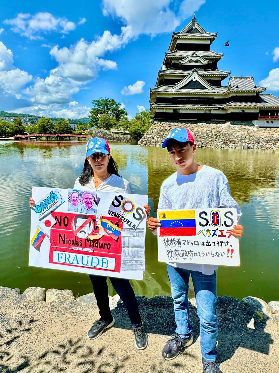 Sinmordaza's tweet photo. 🇯🇵 Desde Japón, los venezolanos se alzan en la Gran Protesta Mundial, desafiando la injusticia y exigiendo la verdad para Venezuela. ¡Nuestra lucha resuena a nivel global y no se detendrá! #VenezuelaLibre #ProtestaMundial #17A https://t.co/S19Twdz8Xo