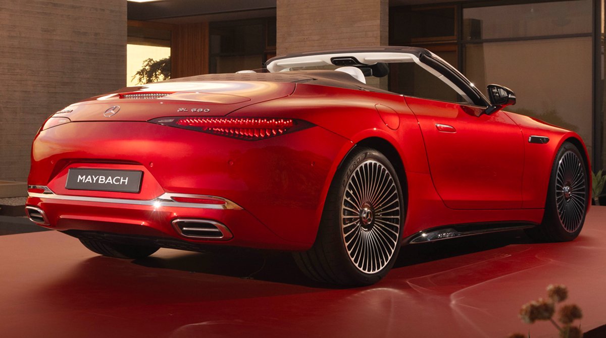 carwowuk's tweet photo. WOW! Meet the Mercedes-Maybach SL!

💰 Maybach has gone to work on the SL!
💰 Double-bubble tonneau cover!
💰 Illuminated chrome grille!
💰 Crystal White nappa leather interior!
💰 Retains AMG twin-turbo V8!
💰 Likely to cost £200,000+

Maybach, Rolls-Royce or Bentley... Which does luxury best?