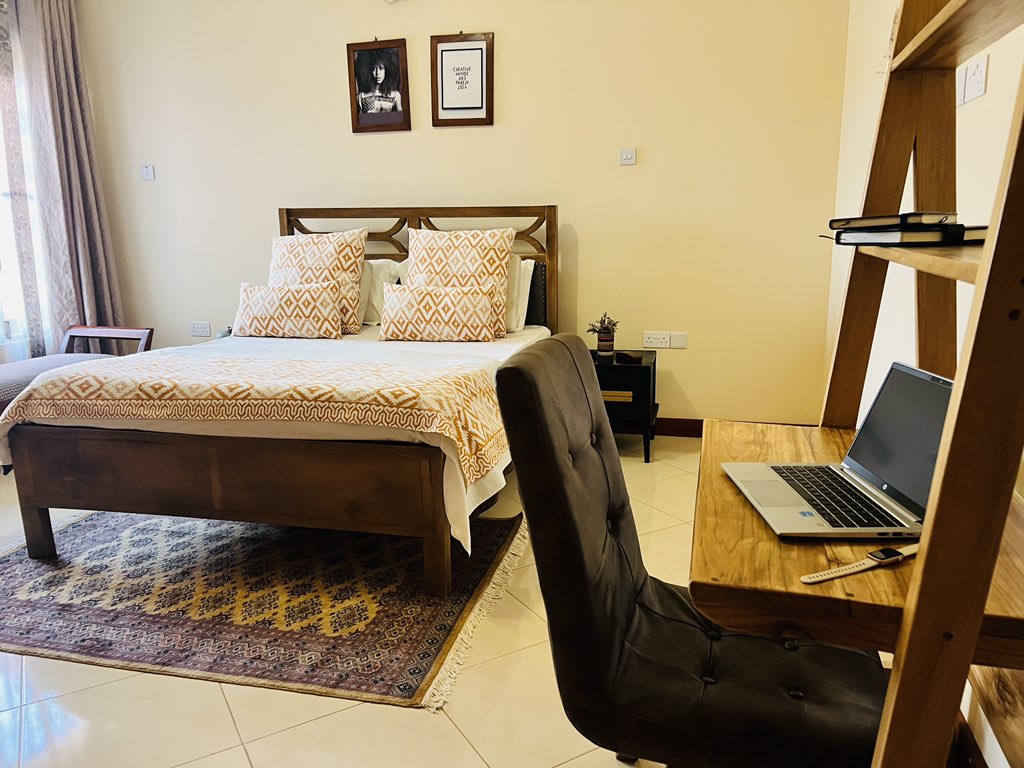 Eve Zalwango #TheCarpenter #FundiWomen tweet media