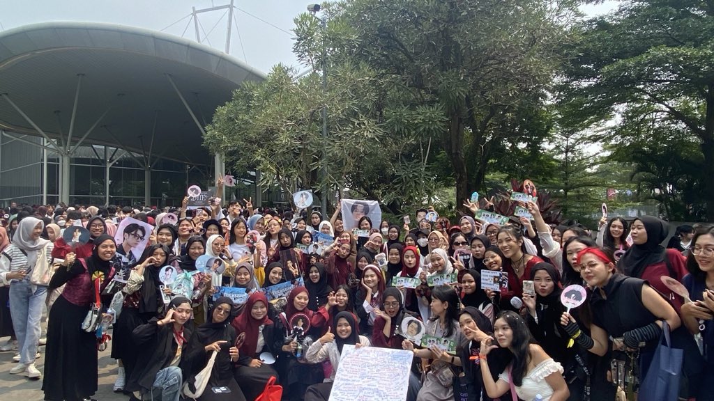starsjongseong's tweet photo. Lucu bangetttt ini pasukan menyala Park Jongseong 😭😭😭🔥🔥🔥
#WelcomeToIndonesiaJAY
#MyLuckyEncounterWithJay
#JayFarm #FATEPLUS_IN_JAKARTA
#FATEPLUS_IN_JAKARTA_D1
#ENHYPEN https://t.co/LgLJCtiPMS