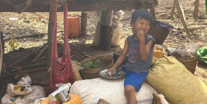 zawmoethant71's tweet photo. The war evacuated camps, which located at the west part of #DiMoSo Twp Karenni state are start facing rice shortage.
https://t.co/ka9JZCq8V3
#2024Aug17Coup
#SanctionAviationFuel
#WhatsHappeninglnMyanmar https://t.co/V373IuYEJ6