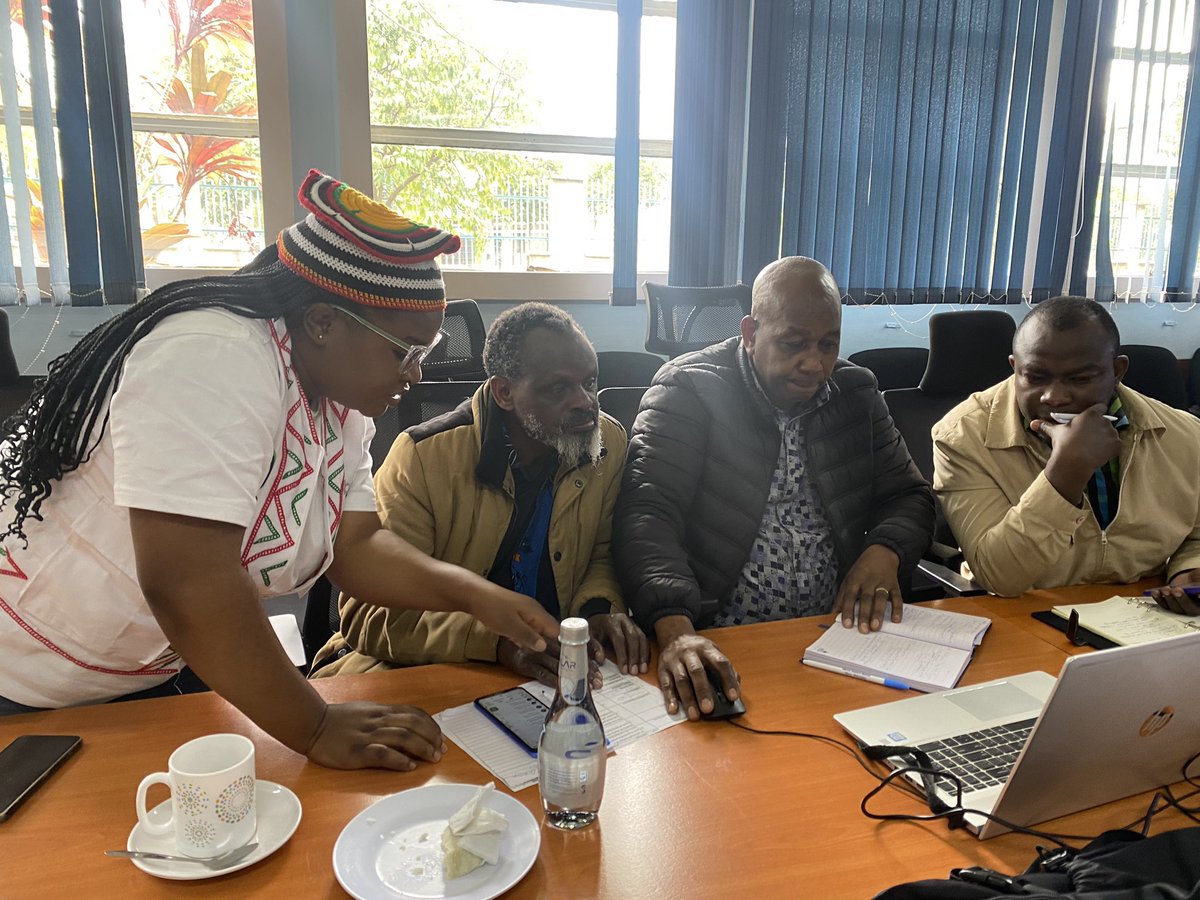 Nainmirayuh's tweet photo. Day 2 of #SharingCapacity with @KEMRI_Kenya. Thought provoking discussions happening in the room towards the shared priority of #EIDM in policy through the #evidenceBarometer. I look forward to the anticipated results from applying the tool in #Kenya @Hewlett_Found https://t.co/i0AQlQGcaL
