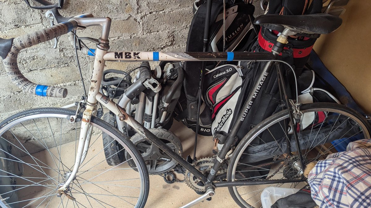 BikesHeaven's tweet photo. Worth restoring? If so where do I begin? [by PinkBeo]
  
 #cyclingPhoto #roadBike https://t.co/947uVqgJrA