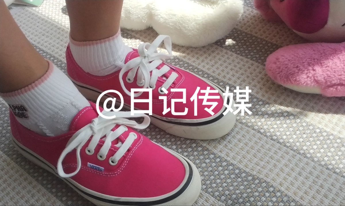 拍摄日记2
本次分享的是粉色vans和粉色短袜
#原味定制 #原味棉袜 #原味白袜 #扫楼打胶