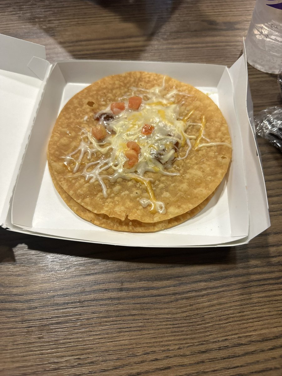 Chirag_Thesia's tweet image. @tacobell this isn’t the Mexican pizza I remembered. And this is 6 bucks????