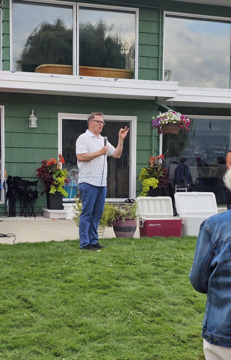 BCLPenticton's tweet photo. Excellent turnout tonight for @KevinFalcon with our amazing candidate @Tracystclaire - @voteBCUnited will fix it and deliver the results we need. https://t.co/PzJJNA1X3v