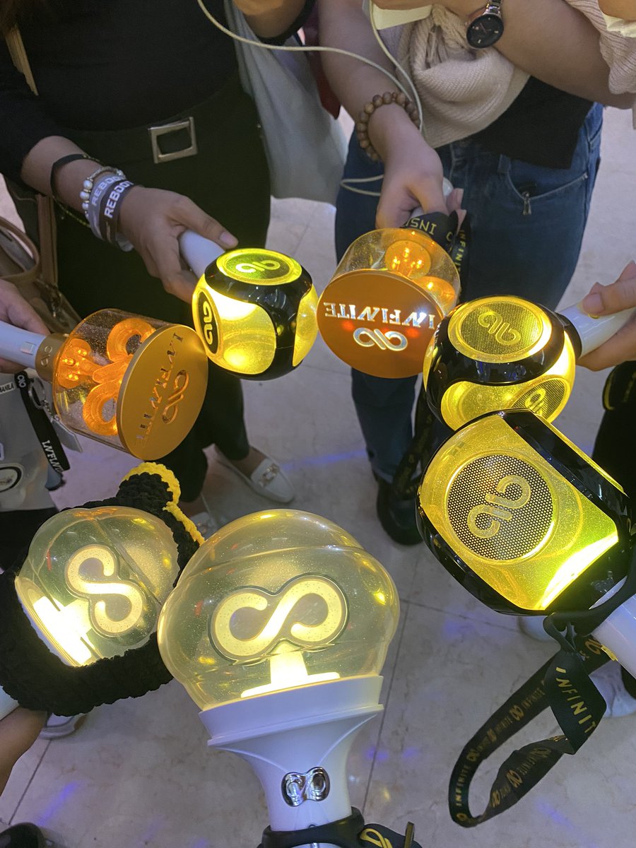 ifntwoogyu's tweet photo. HAPPY INSPIRIT DAY 💛🌻 https://t.co/agVrQGEBha