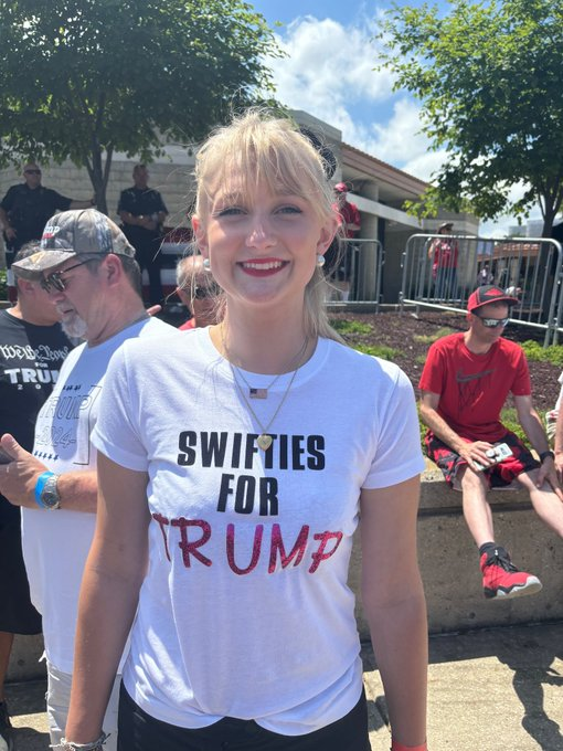 patriot1589's tweet photo. Not too hard of a choice.
We love American too!
#SwiftiesForTrump @taylorswift13 https://t.co/frkuRaJN7G