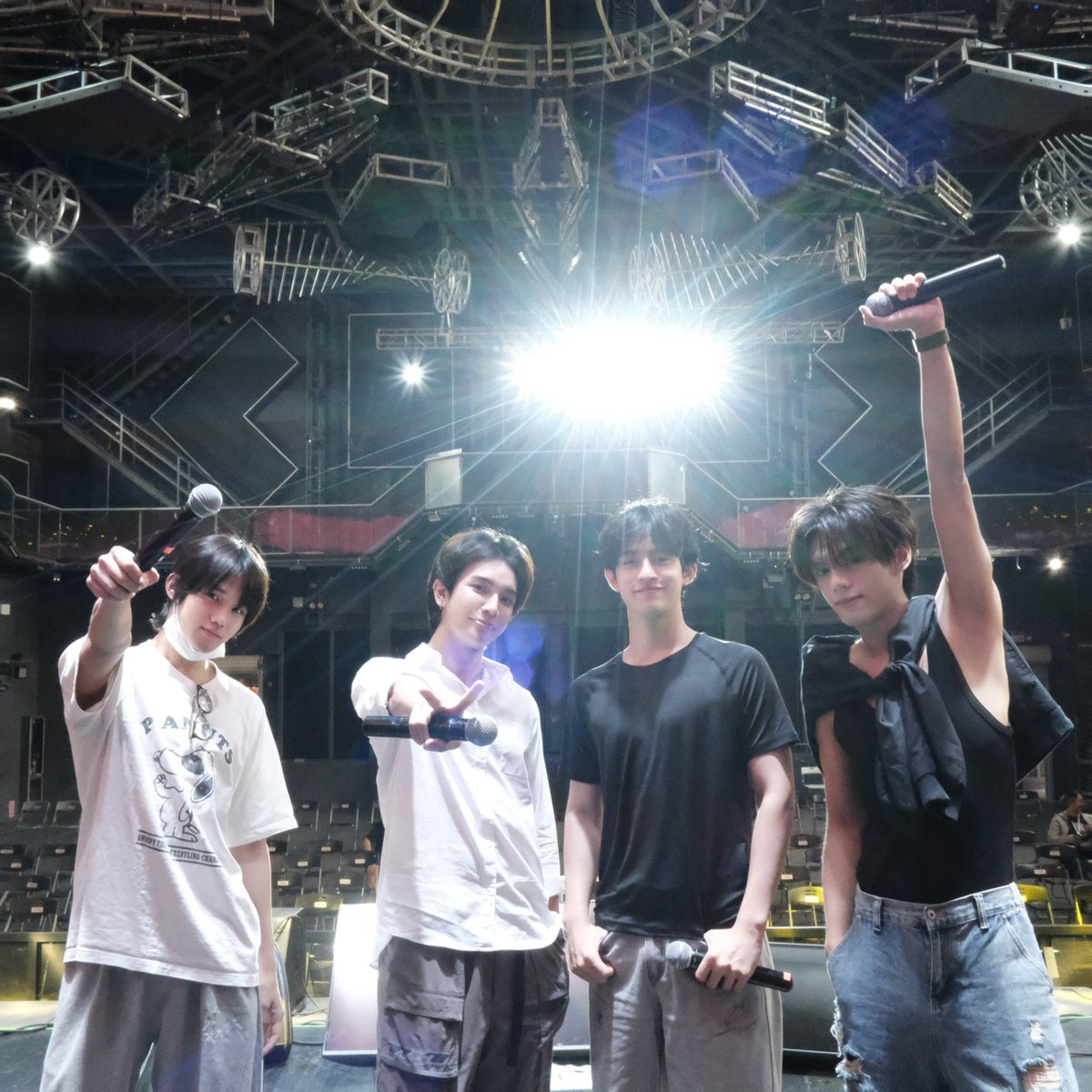 ArtistAplan's tweet photo. พวกเรา4คนก็พร้อมแล้วนะครับ ✌🏻
Start hashtag at 14:00 (GMT+7)
#.BARCODEFANMEETING2024
#Aplanartist #barcodetin #minlee #winniekubb #weiyujie https://t.co/w59M558Rn9