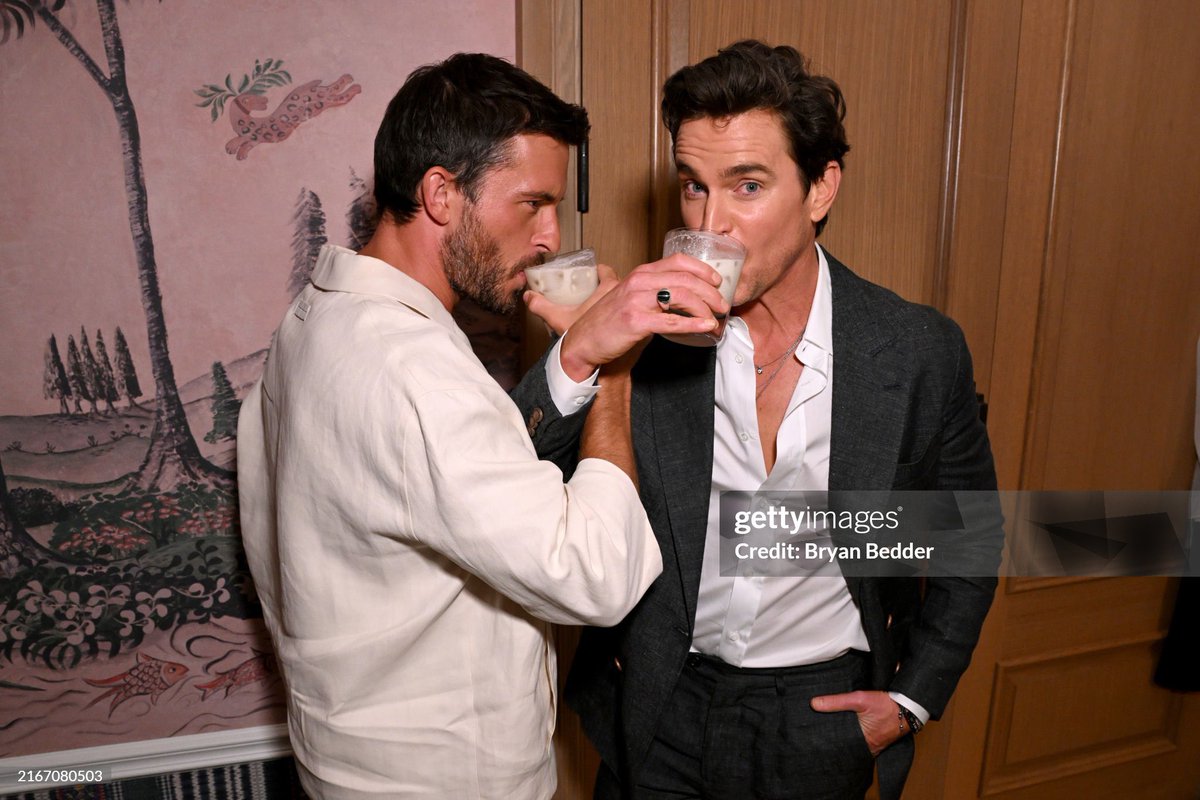 WithhLoveAnnie's tweet photo. What the F**king Hell!
My goodness!
What did I just see?
They can't be serious.
This is Insane and Unreal!
#FellowTravelers #HawTi #MattBomer #JonathaBailey https://t.co/h348xx9Mr1