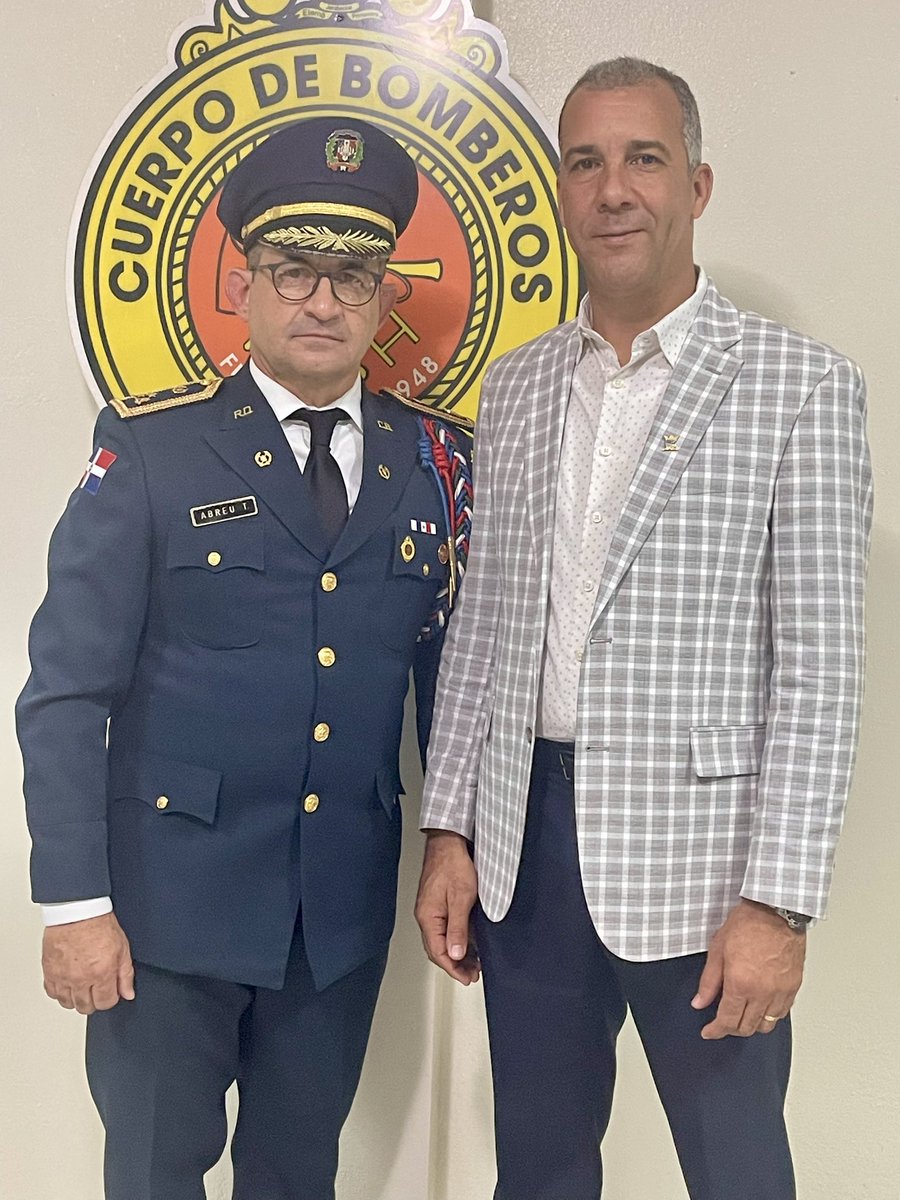 wisepulveda's tweet photo. Participando en el acto de cambio de mando del Cuerpo de Bomberos de Jarabacoa y a la vez sintiendo mucho orgullo del intendente coronel saliendo Dr. Miguel Antonio Abreu quien desempeñó una labor envidiable al frente de la instalación. https://t.co/uWuodXL92g