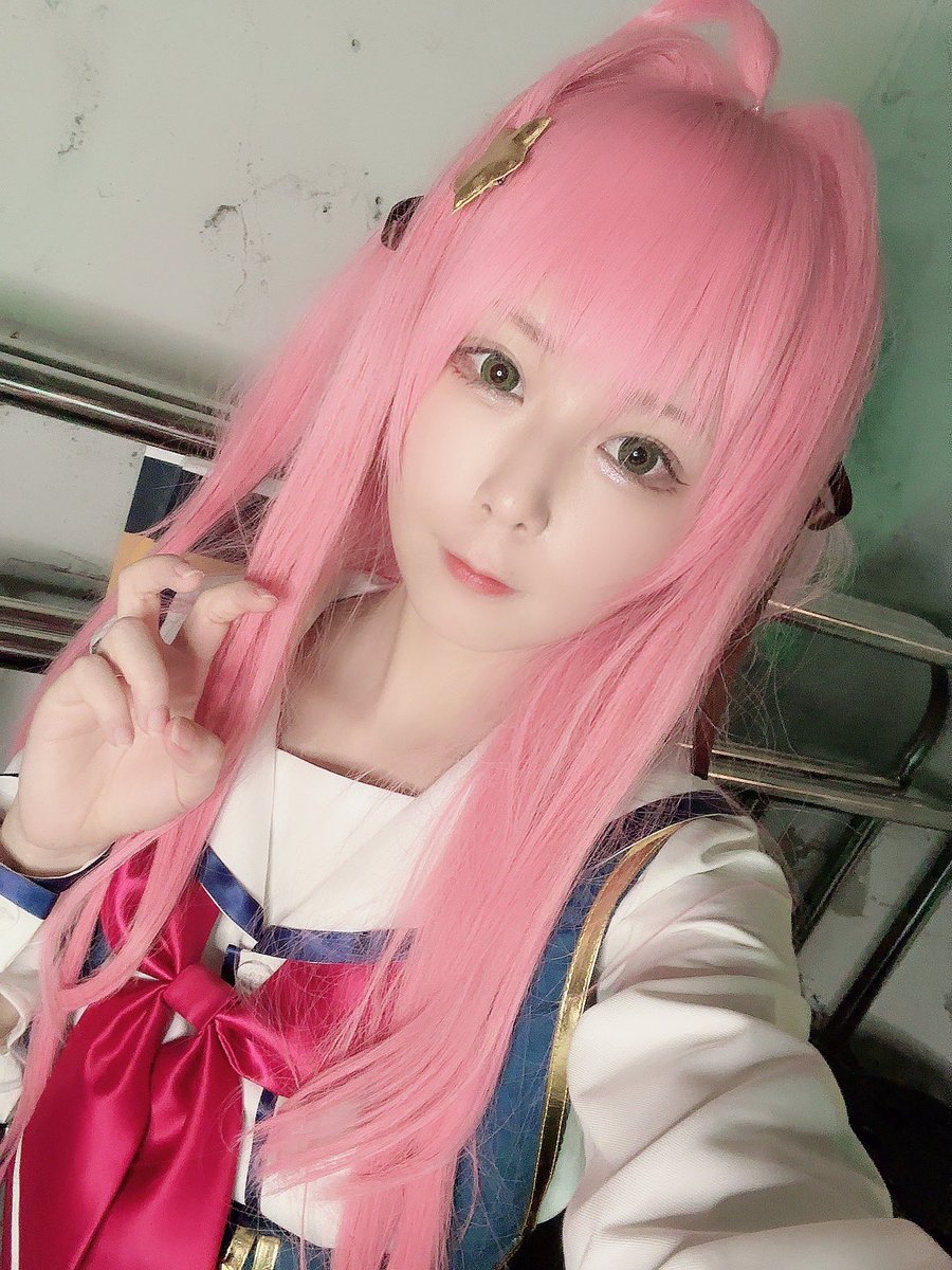 coro_218604's tweet photo. #リレビ 始まってます〜！

くくるちゃんのコスプレでスタッフしてます✌︎︎( ◜▿◝ )

会場暗いので自撮りがいかつくなっとる🤤 https://t.co/pScLQdspLr
