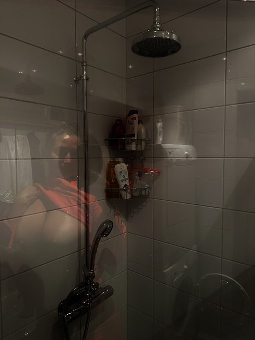 drop a hey if u want the full shower v!d https://t.co/qWHbPnFMpF