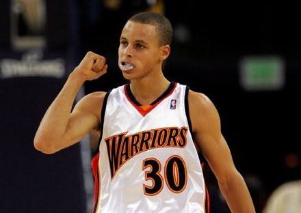 ClutchPoints's tweet image. Only 3 rookies in NBA/WNBA History have ever recorded 29 PTS, 5 REB and 10 AST on 70% TS, multiple times:

🔸Stephen Curry ‘10 (4x)
🔸Michael Jordan ‘85 (2x)
🔸Caitlin Clark ‘24 (2x)

ELITE company. 🔥

(via @WarriorsMuse)