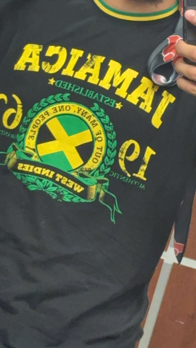 Tonyooo25's tweet photo. Wore this shirt to the gym and 3 teenagers looked me in the eyes and recreated that damn ddg meme I hate this https://t.co/7Cl6peyutq