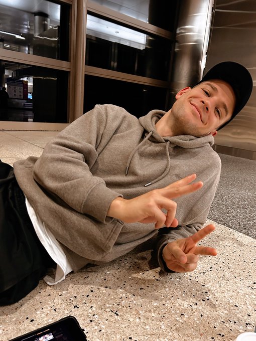 Hanging out in the airport with this one @SamHolister https://t.co/stE3PEr5Sz<a class="tags" target="_blank" title="On Twitter" href="/?out=eyJ0eXAiOiJKV1QiLCJhbGciOiJIUzUxMiJ9.eyJpYXQiOjE3Njc2NjYxMzYsImlzcyI6InR3cG9ybnN0YXJzLmNvbSIsIm5iZiI6MTc2NzY2NjEzNiwiZXhwIjoxNzk5MjAyMTM2LCJyZWRpcmVjdF91cmwiOiJodHRwczovL3guY29tL1NhbUhvbGlzdGVyIn0.I3HBQhxzxblemsguGzmu4dW5a0Ym_DVn4HLAq3FhOygtkNHgU-LREZBsYdsp6vny5mA-CgcTzTWGhCOImaMBJQ">@SamHolister</a>