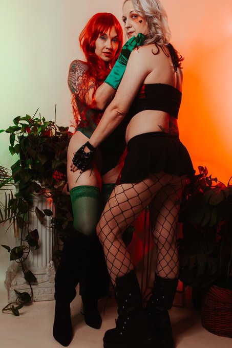 🍃 In the dimly lit jungle, Harley Quinn and Poison Ivy indulge in their illicit fantasies, their moans<a href="/tag/realloyalfans"class="tags"><span>#realloyalfans</span></a>