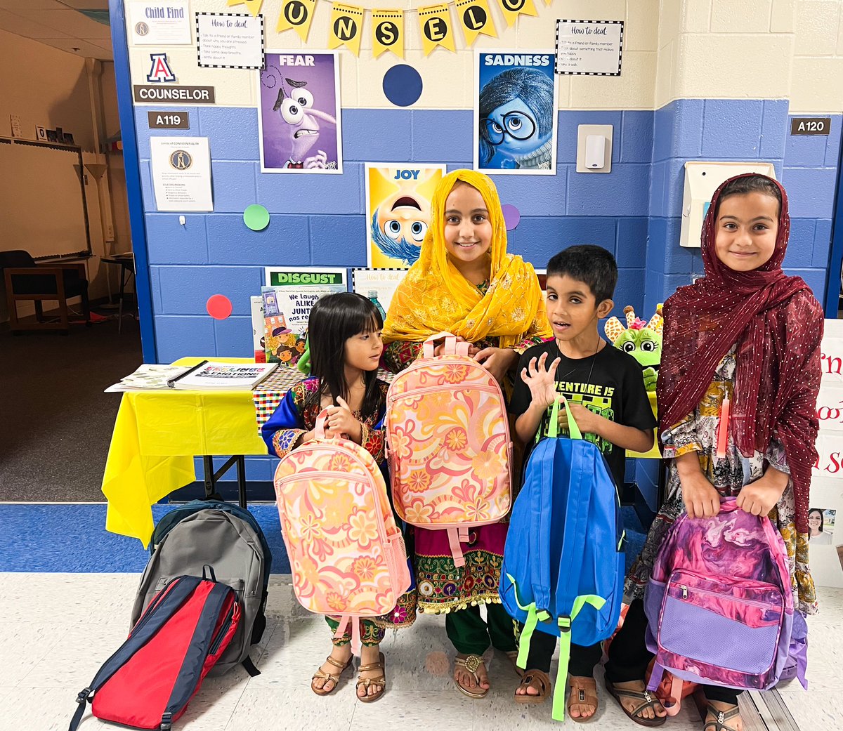 orozcoy's tweet photo. Meet our Texans ✅ Backpacks Given Out ✅Support our Staff ✅ Best team Pictures✅ We are ready for an Outstanding year! @NISDThornton @NISDCounseling https://t.co/f8oycNXdiD