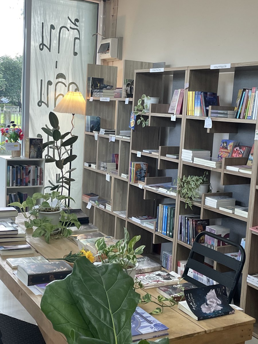 สวัสดีวันเสาร์ค่ะ หน้าร้านเปิดแล้วนะค้า 🔆📖📚🌱 แวะมาหากันได้เลยยย 
👉หนังสือของนักเขียนอิสระ เหลือเวลาอีกเพียง 3 วันที่จะซื้อได้นะคะ 👉 klinnangsue.co/shop/ อย่าลืมซื้อกันน้า 

📍สั่งซื้อ/สอบถาม 🌱Dm/Line : <a href="/klinnangsue/">ร้านกลิ่นหนังสือ</a>  🐈‍⬛