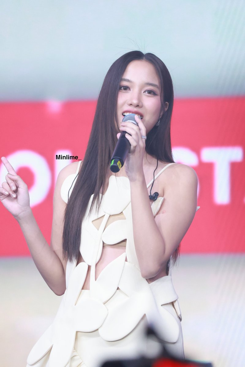 Minlime_'s tweet photo. She's soooo cutie☺

THE FREENAIRY ORACLE #HBD26thFreenSoloStage ​​​
#srchafreen https://t.co/NWnoZI0IKm