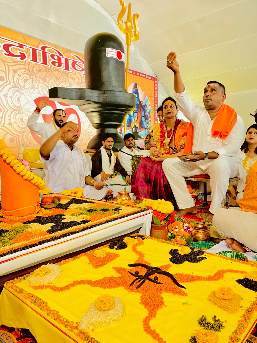 BannaGupta76's tweet photo. हर हर महादेव 🙏🚩 https://t.co/Soc4gmBRWq