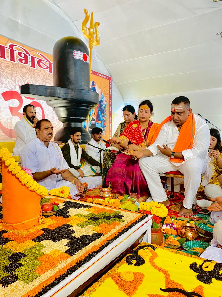 BannaGupta76's tweet photo. हर हर महादेव 🙏🚩 https://t.co/Soc4gmBRWq