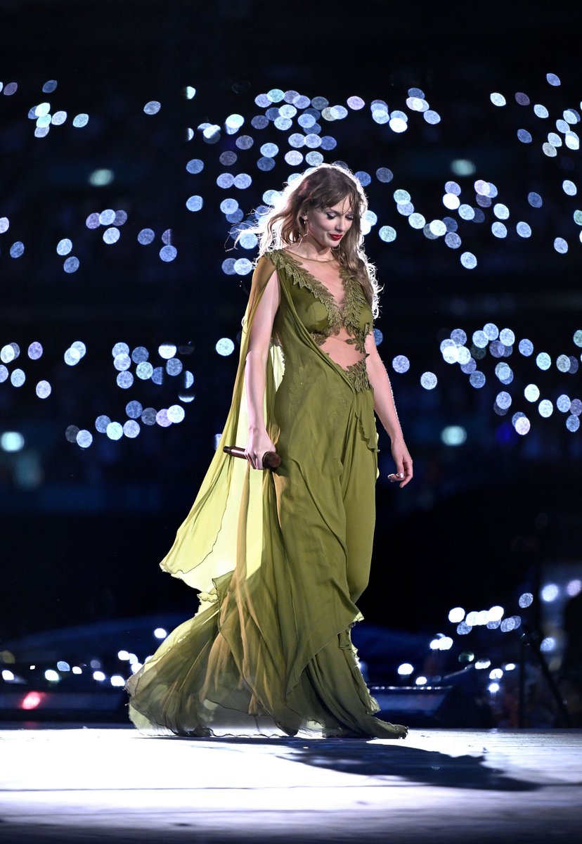 4k_taylorr's tweet photo. #LondonTSTheErasTour https://t.co/NPocXgfzkU
