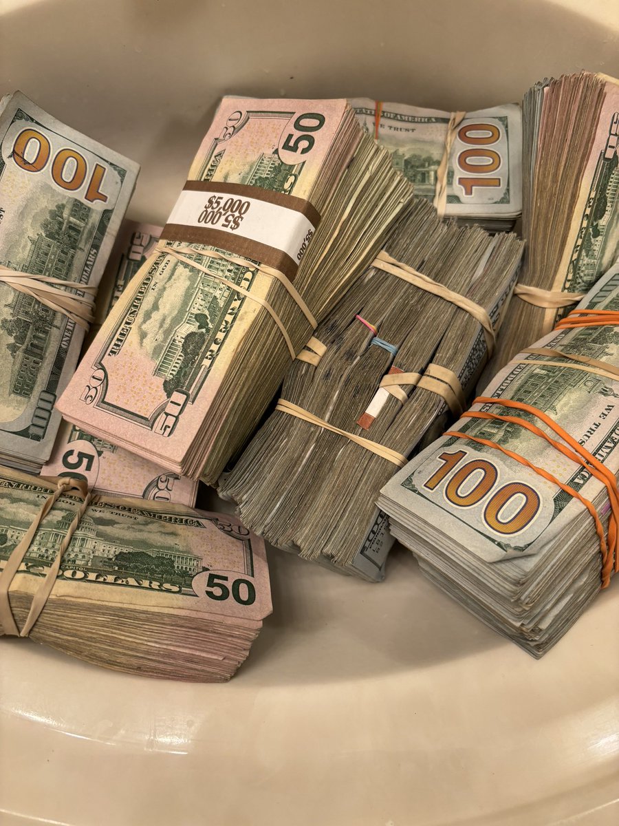 syrupmobElm's tweet photo. Just Turnt 24 so I pulled out 240k https://t.co/R5XtJ2EBtA
