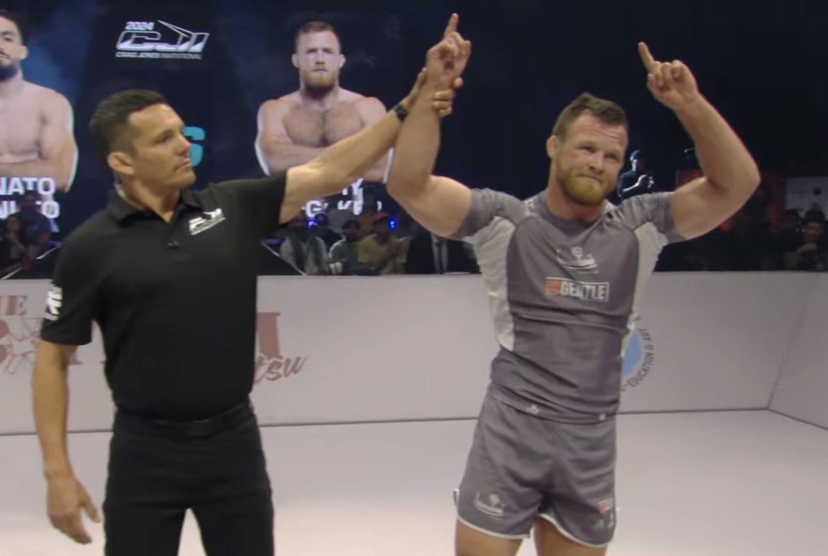 Tommy Langaker gets it done against Renato Canuto to advance to the next round!

#CJI #KnowYourRoll #JiuJitsuMag #JJM
#JJMOnline
#BJJ #MMA #TheGentleArt
#JiuJitsu