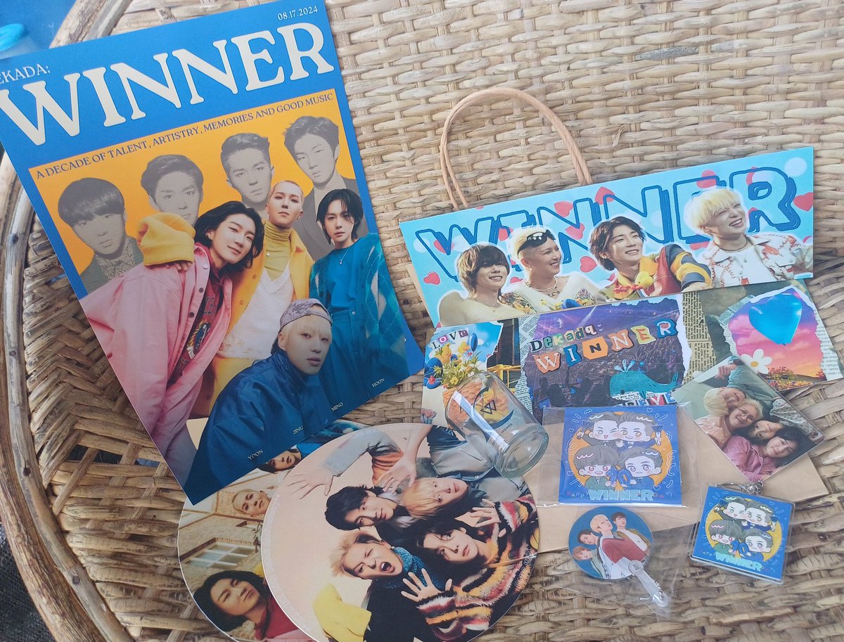 WINNERPHYG's tweet photo. Complete Dekada Kit inclusions for PH IC who will attend both IC Day &amp; IC Night 

A WINNER CELEBRAT10N 
#10YearsWithWINNER
#지켜나가자위너영원히_10주년
#ALL_TIME_WINNER #WINNERVERSARYPH 

@winner_eventsph @AlwaysKJW_PH @AlwaysLSH_PH @WeLoveMino0330 @ksyeventsph https://t.co/WQGGMrCEXU