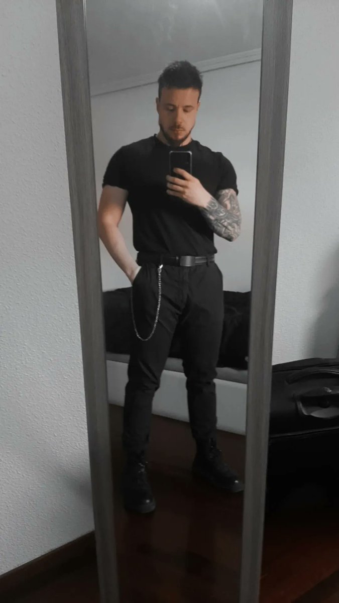DaniDeanMusic's tweet photo. Elegante para ver la nueva de Alien https://t.co/shYlHkz9kQ