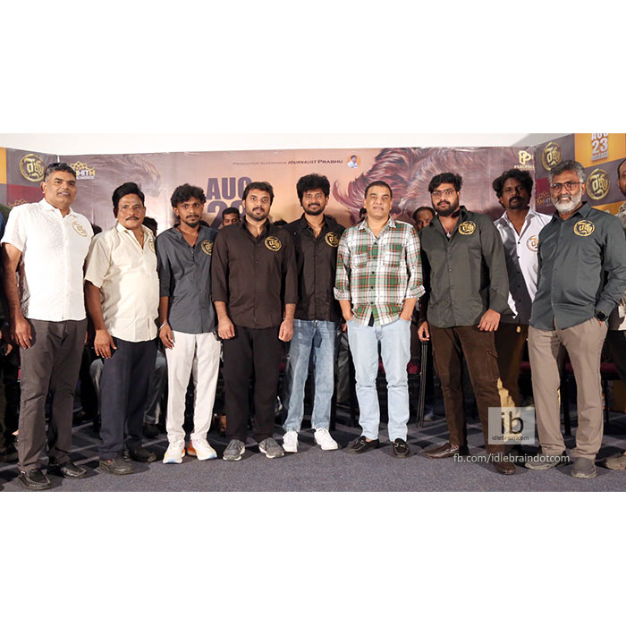 idlebraindotcom's tweet photo. I will write a review after watching the film #Revu: Top Producer #DilRaju at the trailer launch event

‘రేవు’ చిత్రాన్ని చూసి నేను రివ్యూ రాస్తా.. ట్రైలర్ లాంచ్ ఈవెంట్‌లో ప్రముఖ నిర్మాత దిల్ రాజు

https://t.co/OTJCFEnGg6 https://t.co/QUHYzNUTel