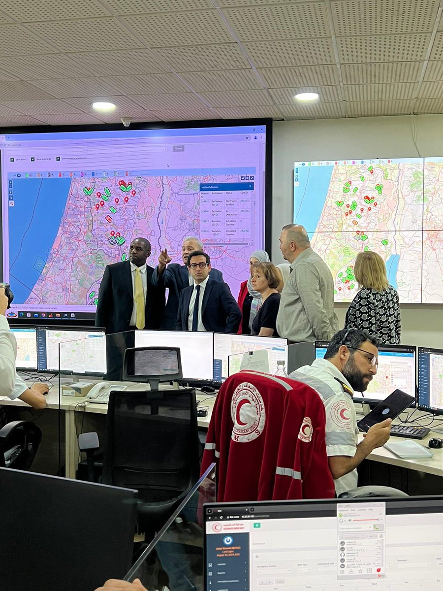 UKinJerusalem's tweet photo. Foreign Secretary🇬🇧 @DavidLammy met yesterday with the @PalestineRCS, who are providing life-saving aid to those affected by the conflict in #Gaza &amp; the #WestBank. UK is pushing for vaccination campaigns to prevent a polio outbreak and ensure essential aid reaches those in need. https://t.co/6yfYttW7Cp