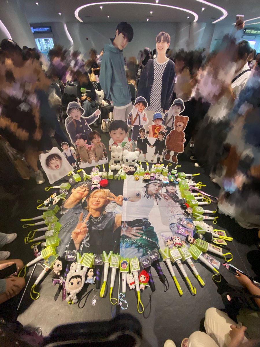 คอนโดยองเผื่อใครอยากจะมาจุ่มบงด้วย เราจุ่มกันประมาณบ่ายโมงดีมั้ยคะ เผื่อเวลารันคิวเข้าซาวเช้คด้วย ใครที่อยากมาจุ่มด้วยเดี๋ยวเราจะทวิตบอกสถานที่อีกทีนะคับ🥺