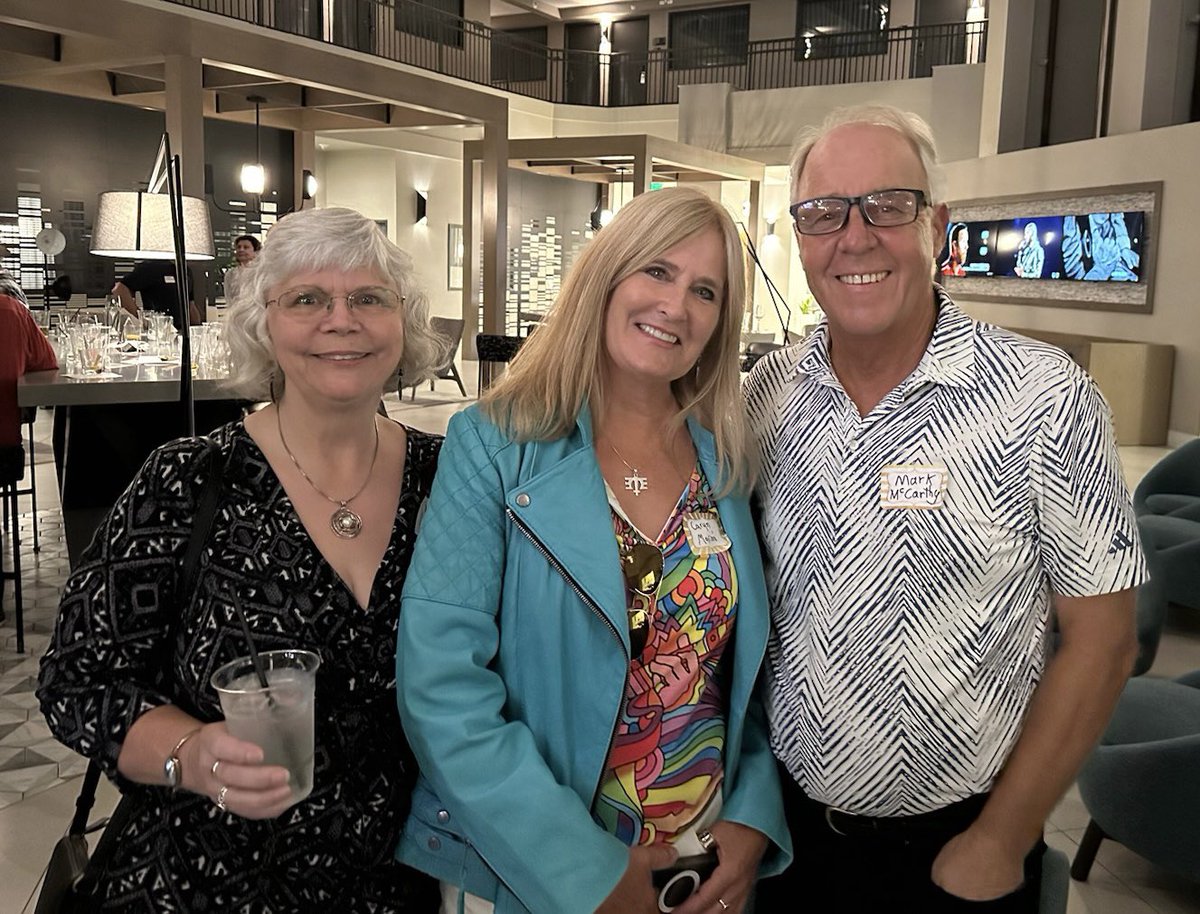 caryn_maroni's tweet photo. So at the #BonusNight @TerraLindaHS pre-party Reunion: @TaraHarrell recognized my Melissa @metheridge charm & said that #MelissaEtheridge was her husband’s all-time favorite #RockStar ⭐️🌟✨💫🥳🥰 https://t.co/NvcSzWdIzb