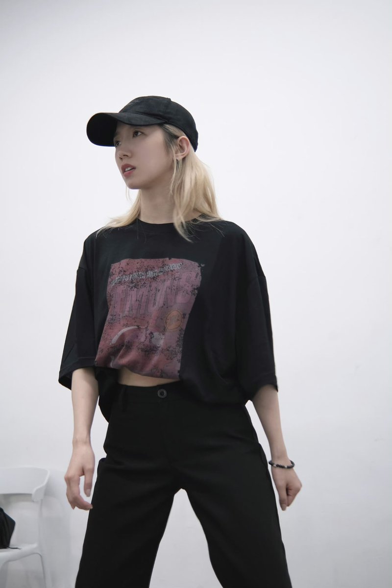 m_meiqifanspage's tweet photo. #mengmeiqi 

[Studio’s Updates] 

Dance Practice time - Gamey 

#เมิ่งเหม่ยฉี #孟美岐 #맹미기   #미기  #mmq  #meiqi https://t.co/XmLC0DxsB4