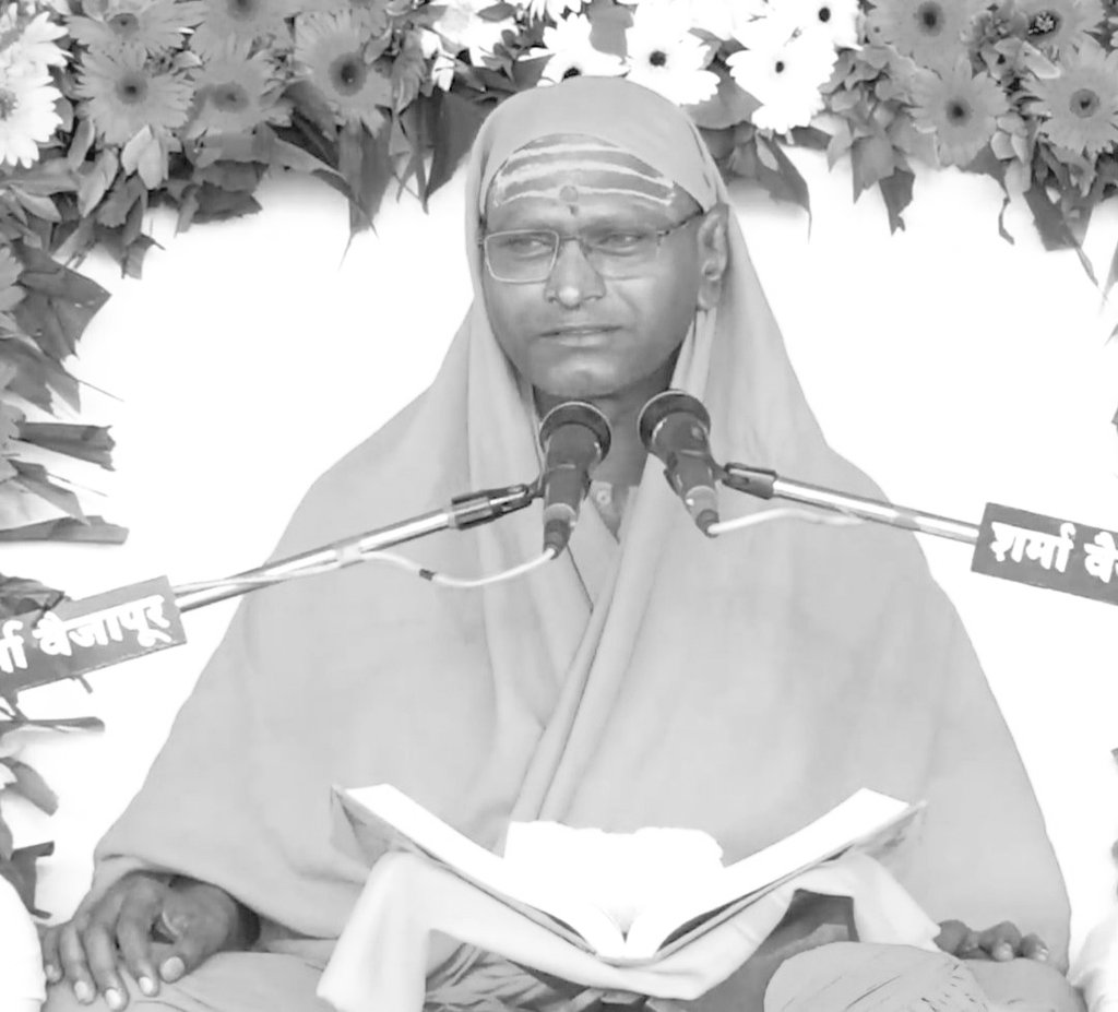 GandhiRefl's tweet photo. #ArrestGangaGiriMaharaj

Urgent Retweet 😡
इस पंडित ने हमारे पैगंबर मुहम्मद PBUH का बहुत बेशर्मी से अनादर किया, हम अपने प्यारे पैगंबर के अपमान को स्वीकार नहीं करेंगे, महाराष्ट्र सरकार को इस तरह के जघन्य उत्तेजक अपराध को बर्दाश्त नहीं करना चाहिए। वह ���ामाजिक सद्भाव को परेशान करने की कोशिश कर रहा है, इसलिए इन नफरती पंडित को तुरंत कार्यवाही होनी चाहिए!
#OurProphetOurHonour