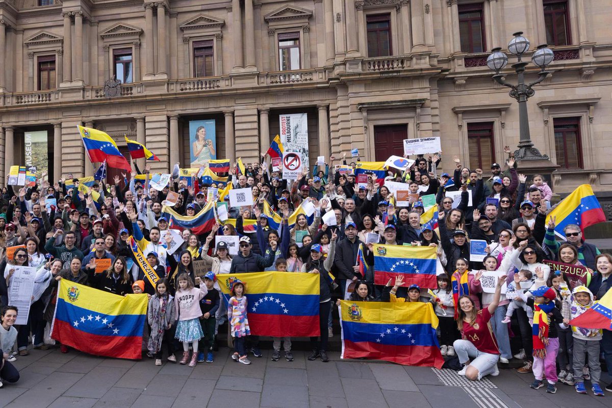 🇻🇪 Desde Melbourne, Australia, los venezolanos alzan su voz en la Gran Protesta Mundial por la Verdad. Unidos por la justicia y la libertad, seguimos firmes en nuestra lucha por un futuro mejor para Venezuela. ¡El mundo nos escucha! #GranProtestaMundial #VenezuelaLibre